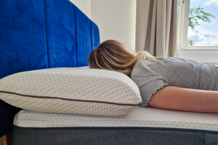 Front sleeper on Emma Premium pillow